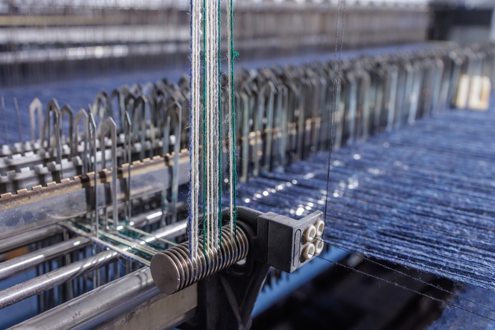 Industrial manufacturing machine guided by cut order planning software